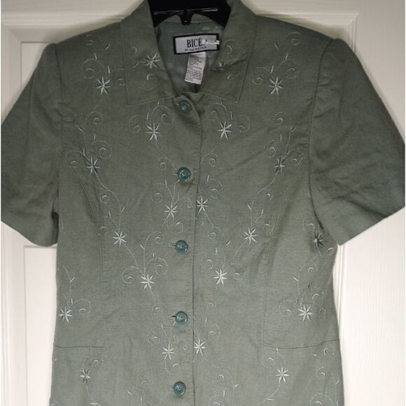 BicebySagHarbor12LINENBlendLined EmbroideryShrtslvSardineGray ButtonUpWomen'sTop - Picture 1 of 4